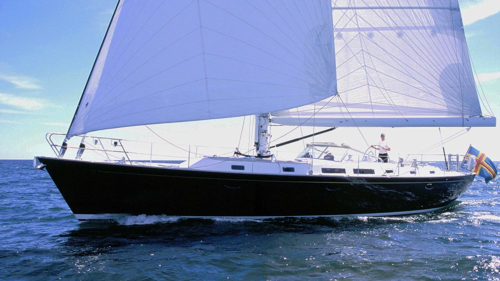 57' Centre Cockpit Sloop - Heyman Yachts