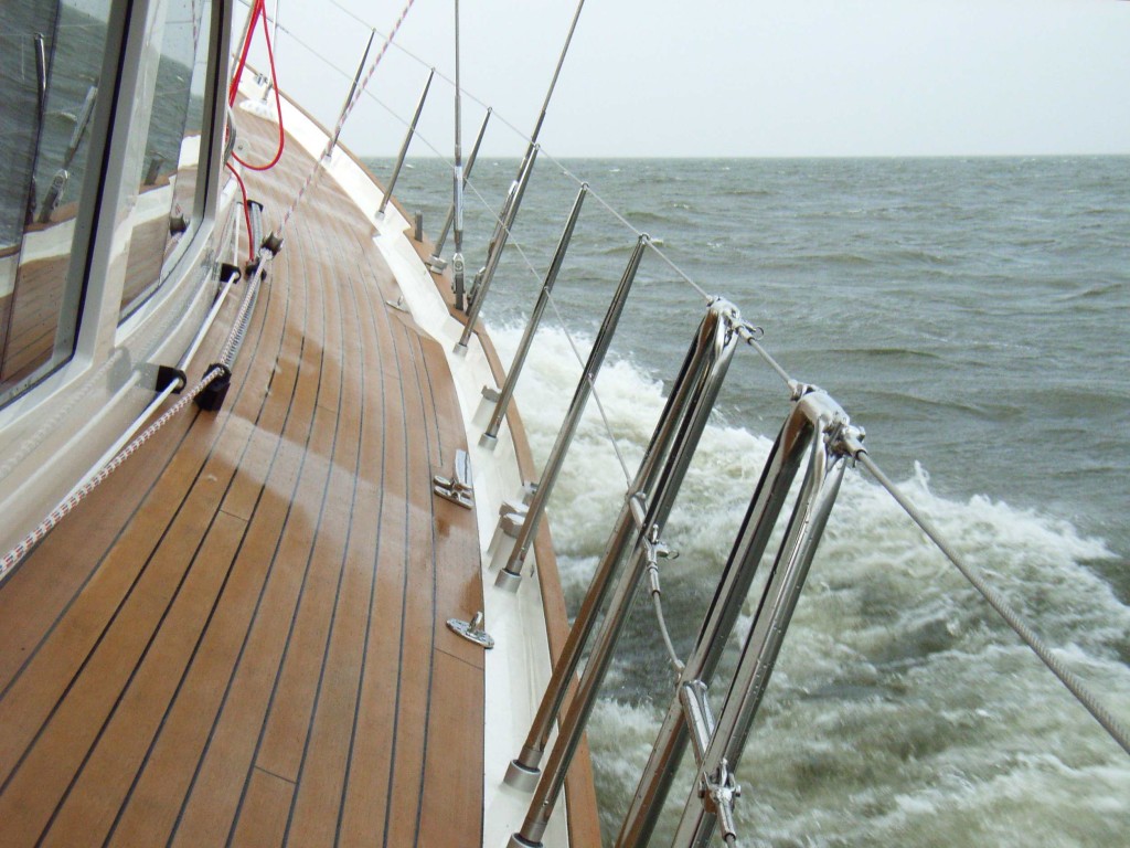 64' close-hauled at 8,3 knots